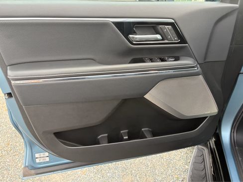 Used 2025 GMC Sierra EV Denali AWD/4WD image 10