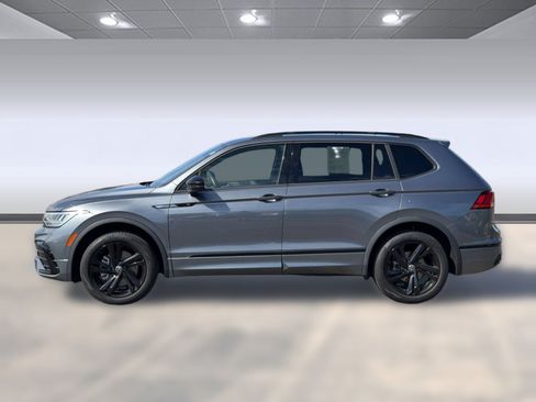 Used 2023 Volkswagen Tiguan SE R-Line AWD/4WD image 2