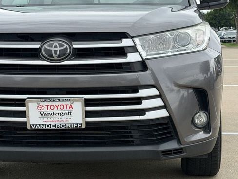 Used 2018 Toyota Highlander Plus FWD image 9