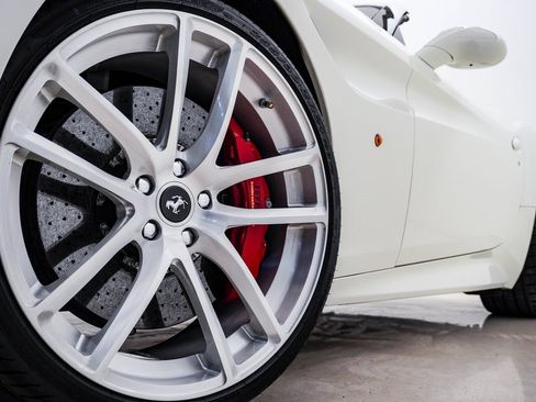 Used 2015 Ferrari California T image 5