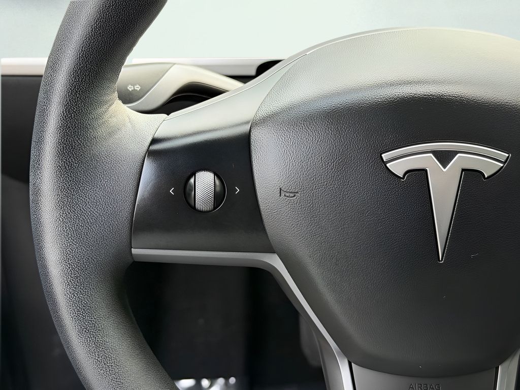 Used 2021 Tesla Model Y Long Range AWD/4WD image 39