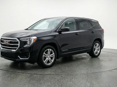 Used 2024 GMC Terrain SLE FWD image 3