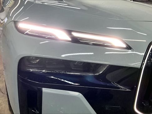 Used 2025 BMW 760i xDrive image 30