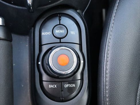 Used 2016 MINI Cooper 4-Door Hardtop FWD image 17