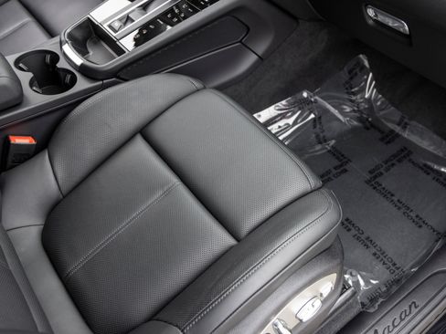 Certified 2026 Porsche Macan AWD/4WD image 60