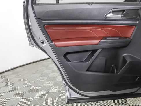 Used 2022 Volkswagen Atlas Cross Sport SEL Premium R-Line image 39