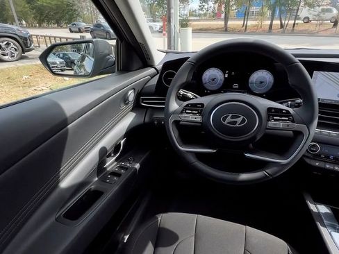 Used 2025 Hyundai Elantra SEL w/ Cargo Package image 23