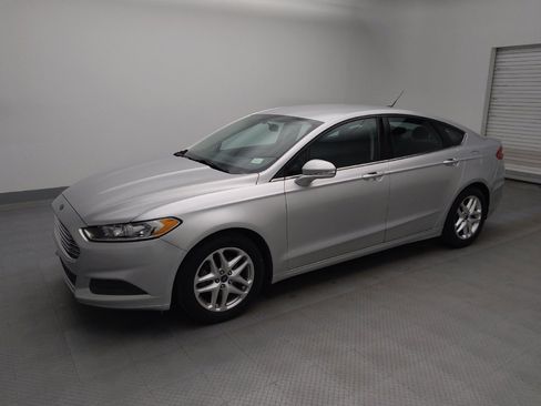 Used 2013 Ford Fusion SE image 2