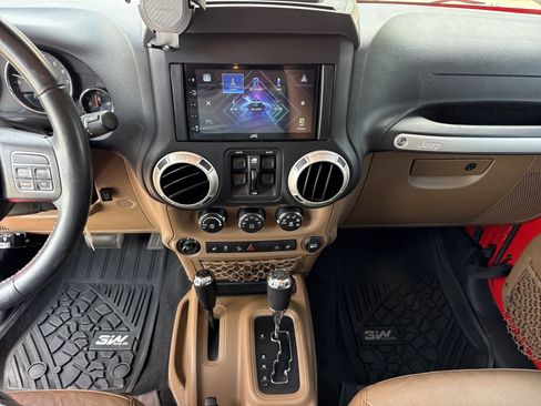Used 2018 Jeep Wrangler Unlimited Sahara w/ Max Tow Package AWD/4WD image 26