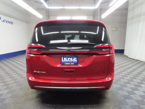 Used 2025 Chrysler Pacifica Select FWD image 33