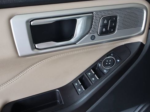 Used 2020 Ford Explorer Limited RWD image 18