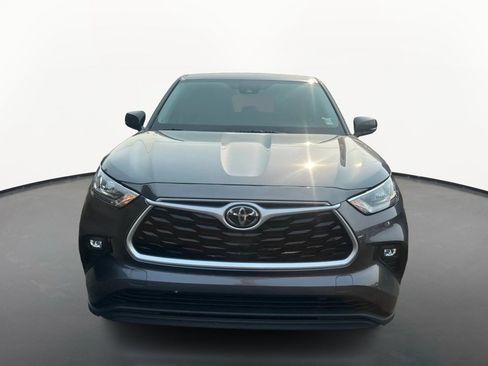 Used 2020 Toyota Highlander LE FWD image 8