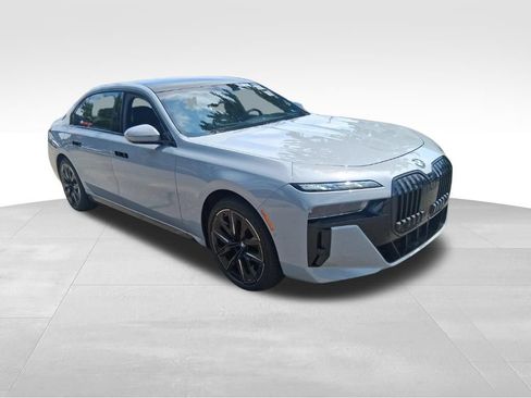 Used 2023 BMW 760i xDrive w/ Executive Package AWD/4WD image 3