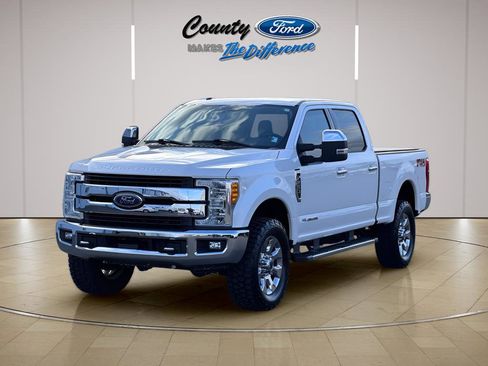 Used 2017 Ford F250 Lariat w/ Chrome Package image 2
