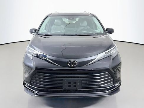 New 2026 Toyota Sienna XLE AWD/4WD image 2