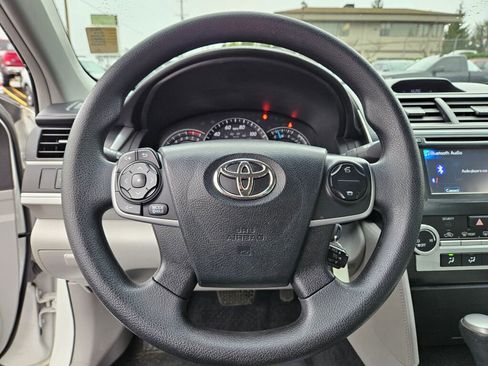 Used 2013 Toyota Camry LE image 2