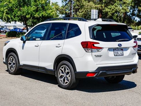 Used 2023 Subaru Forester Premium AWD/4WD image 2