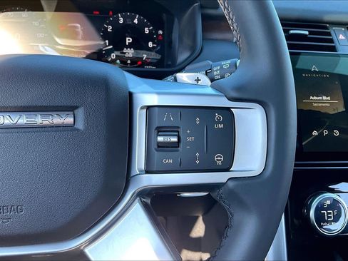Used 2025 Land Rover Discovery Dynamic SE image 22