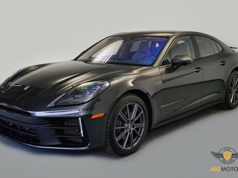 Used 2025 Porsche Panamera 4 image 3