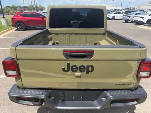 Used 2025 Jeep Gladiator Sport AWD/4WD image 6