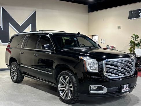 Used 2018 GMC Yukon XL Denali image 2