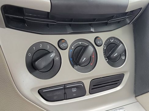 Used 2012 Ford Focus SE FWD image 24