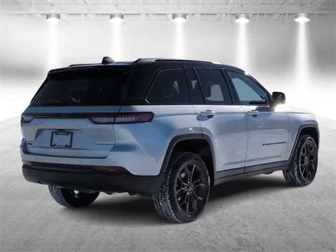 New 2025 Jeep Grand Cherokee Limited image 8