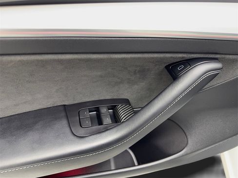 Used 2021 Tesla Model 3 Performance image 31