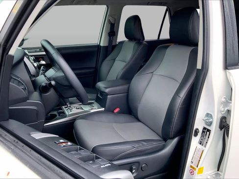 Used 2019 Toyota 4Runner SR5 Premium RWD image 8