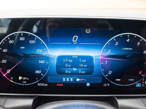 Used 2025 Mercedes-Benz GLC 300 4MATIC image 21