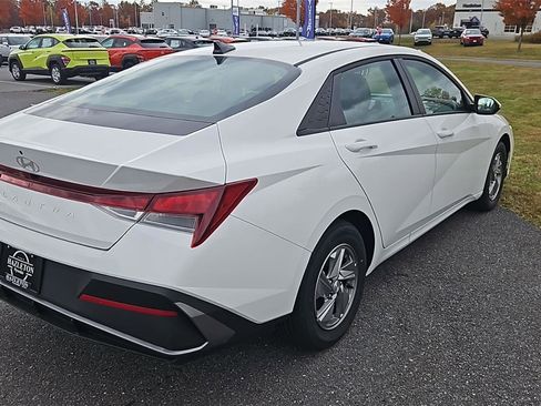 New 2025 Hyundai Elantra SE image 7
