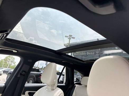 Used 2025 Mercedes-Benz GLC 300 image 23