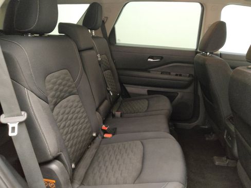 Used 2022 Nissan Pathfinder SV image 19