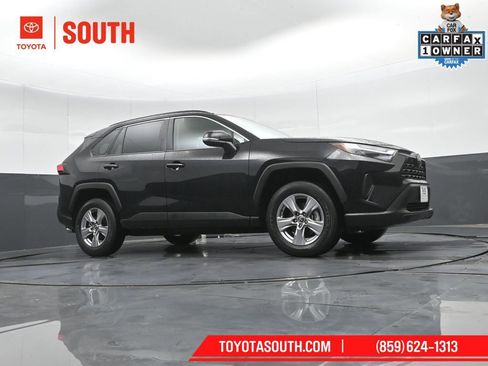 Used 2025 Toyota RAV4 XLE AWD/4WD image 38
