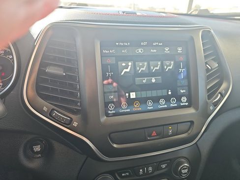 Used 2022 Jeep Cherokee Trailhawk image 20