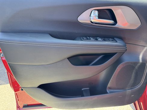 New 2025 Chrysler Voyager LX image 13