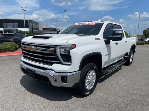Used 2024 Chevrolet Silverado 2500 LTZ w/ LTZ Convenience Package AWD/4WD image 3