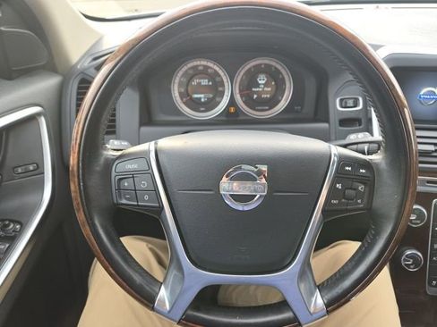 Used 2013 Volvo XC60 3.2 w/ Climate Pkg image 3