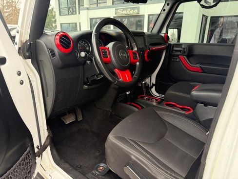 Used 2015 Jeep Wrangler Unlimited Sahara w/ Dual Top Group image 9