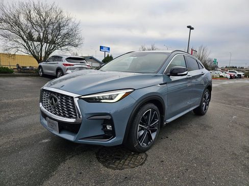 New 2025 INFINITI QX55 Essential image 3