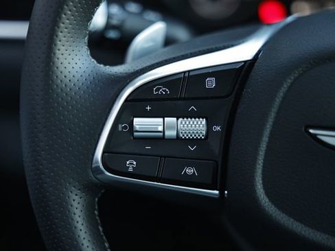 Used 2025 Genesis G70 2.5T image 31