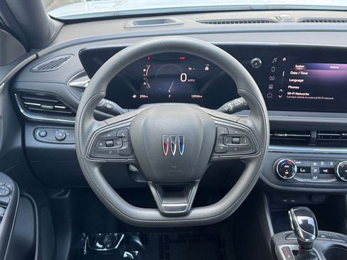Used 2025 Buick Envista Preferred image 28