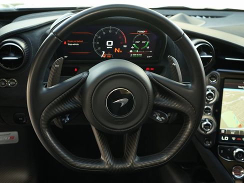 Used 2020 McLaren 720S Spider image 19