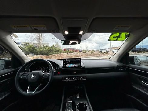 Used 2025 Honda Pilot EX-L image 22