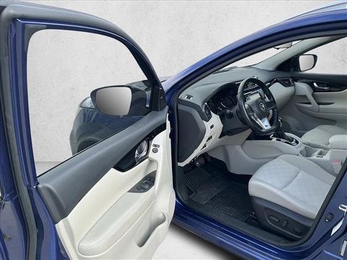 Used 2022 Nissan Rogue Sport SV FWD image 9