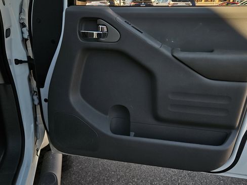 Used 2020 Nissan Frontier SV image 20