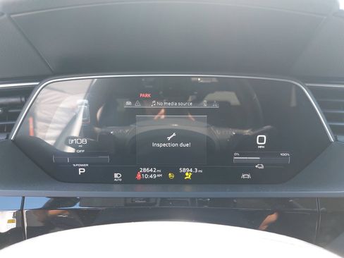 Used 2023 Audi e-tron Premium AWD/4WD image 9