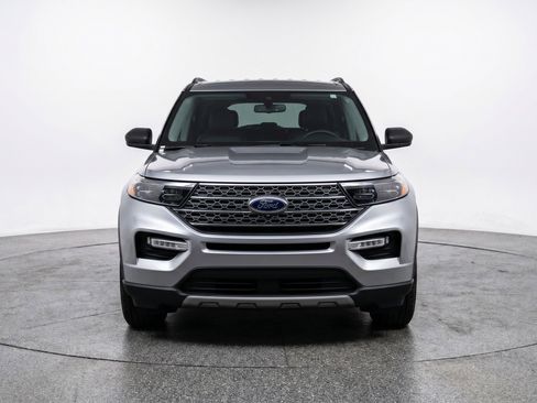 Used 2024 Ford Explorer XLT w/ Equipment Group 202A RWD image 2