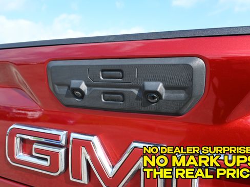 Used 2024 GMC Sierra 2500 AT4 w/ AT4 Premium Plus Package AWD/4WD image 4
