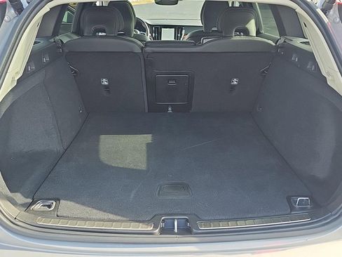 Used 2025 Volvo V60 B5 Cross Country Plus image 45